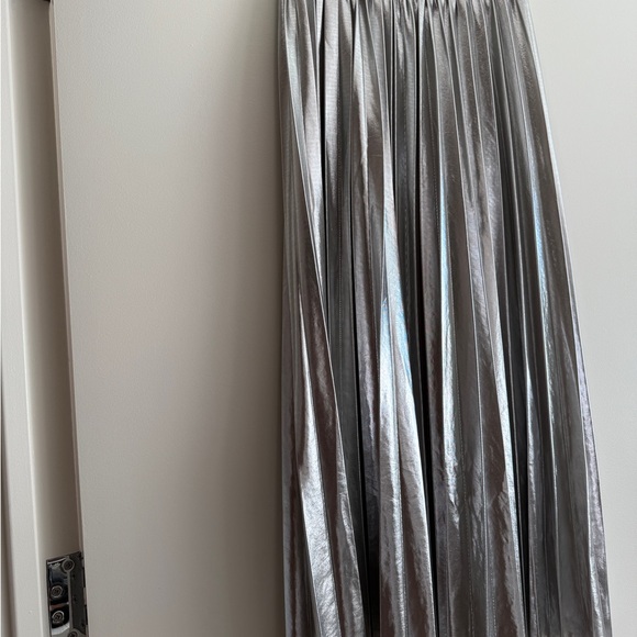 En Saison Shimmering Silver Midi Skirt - Picture 2 of 3